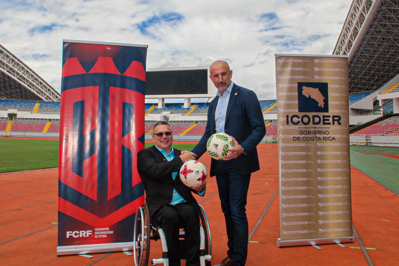 FCRF donó 600 balones al Icoder para comunidades en riesgo social